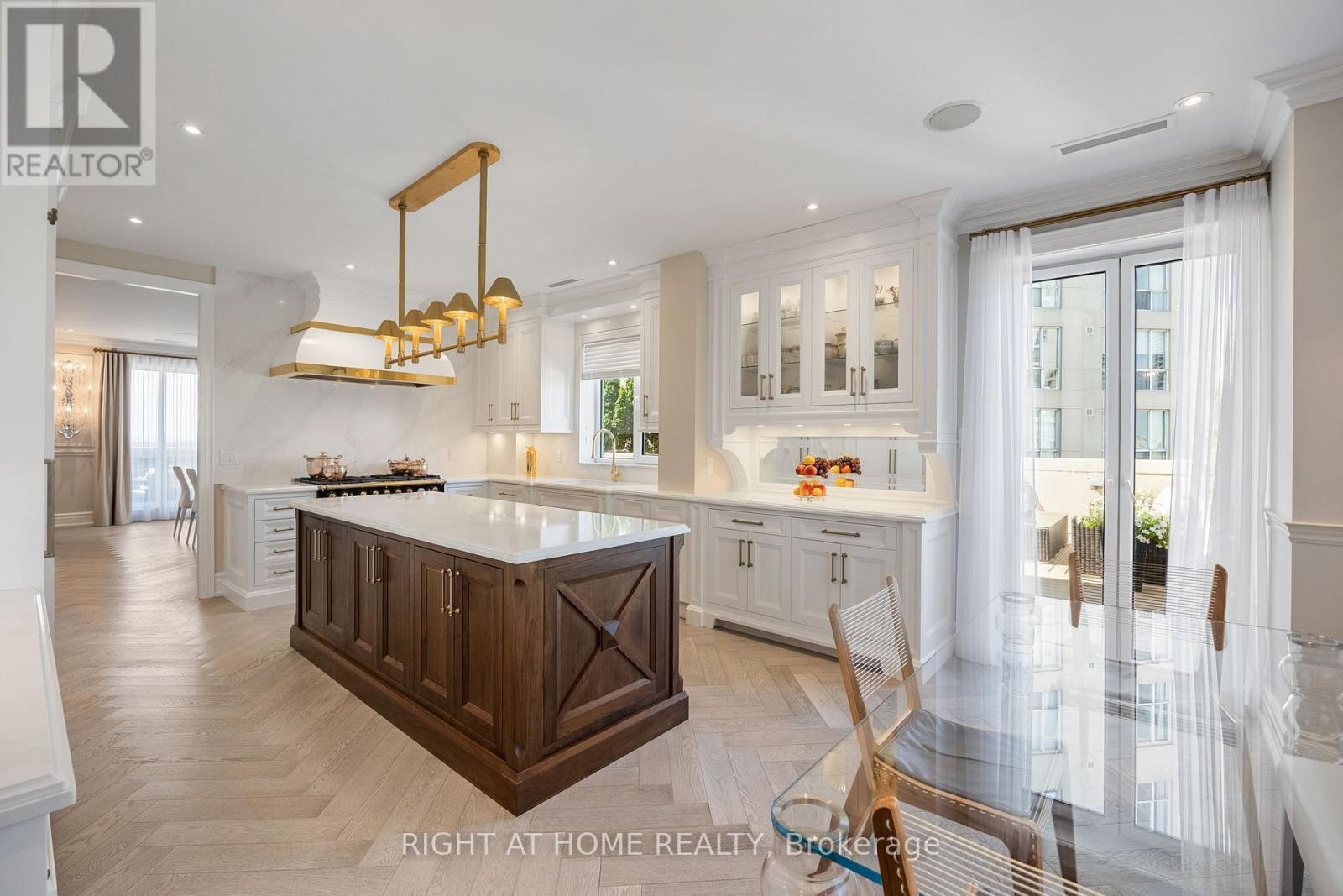 












PH1501 - 2287 LAKE SHORE BOULEVARD W

,
Toronto (Mimico),




Ontario
M8V3Y1

