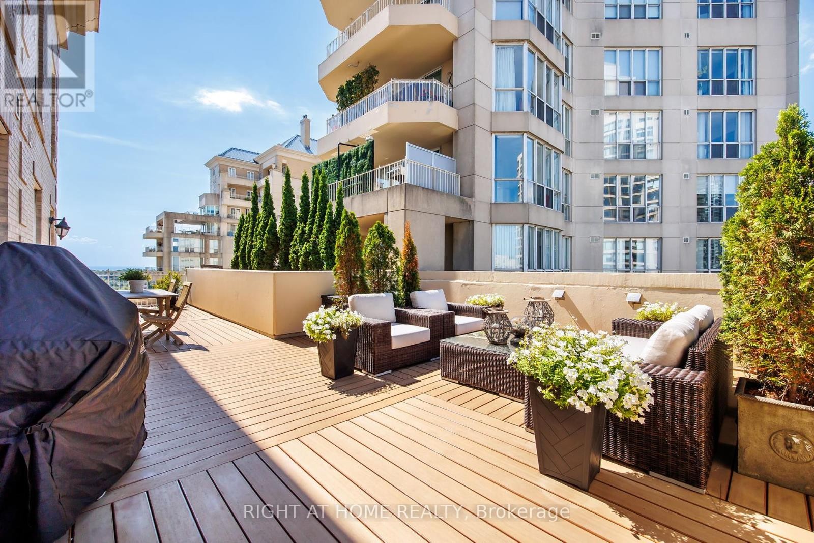 












PH1501 - 2287 LAKE SHORE BOULEVARD W

,
Toronto (Mimico),




Ontario
M8V3Y1

