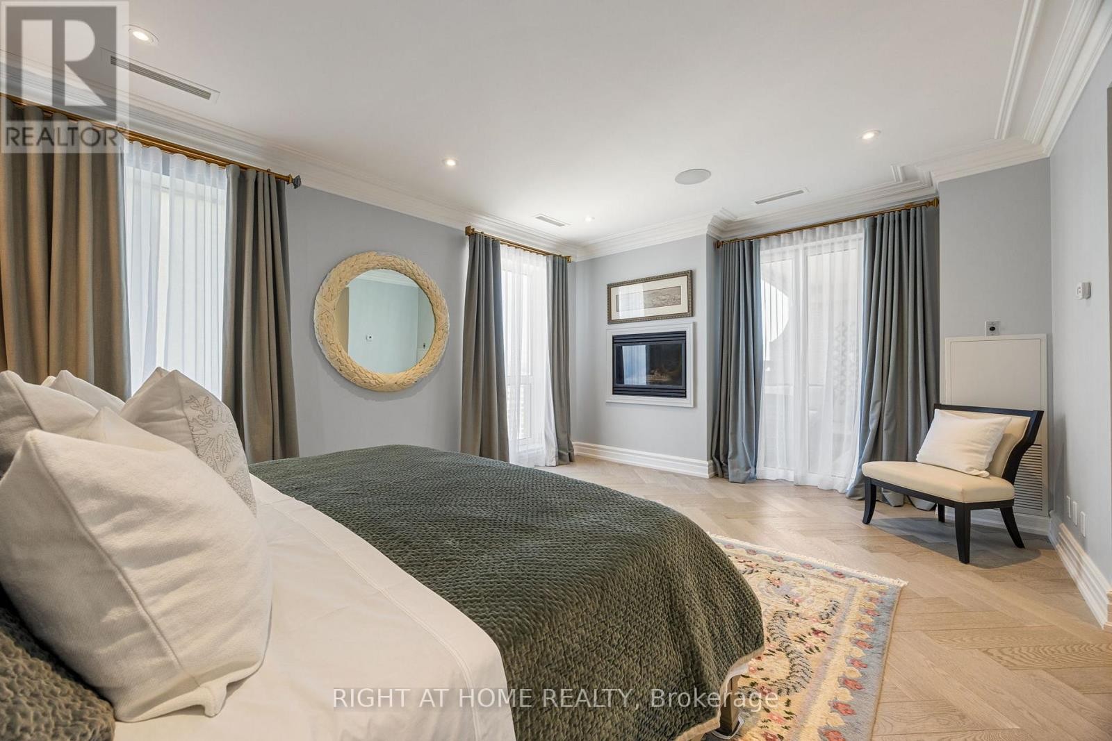 












PH1501 - 2287 LAKE SHORE BOULEVARD W

,
Toronto (Mimico),




Ontario
M8V3Y1

