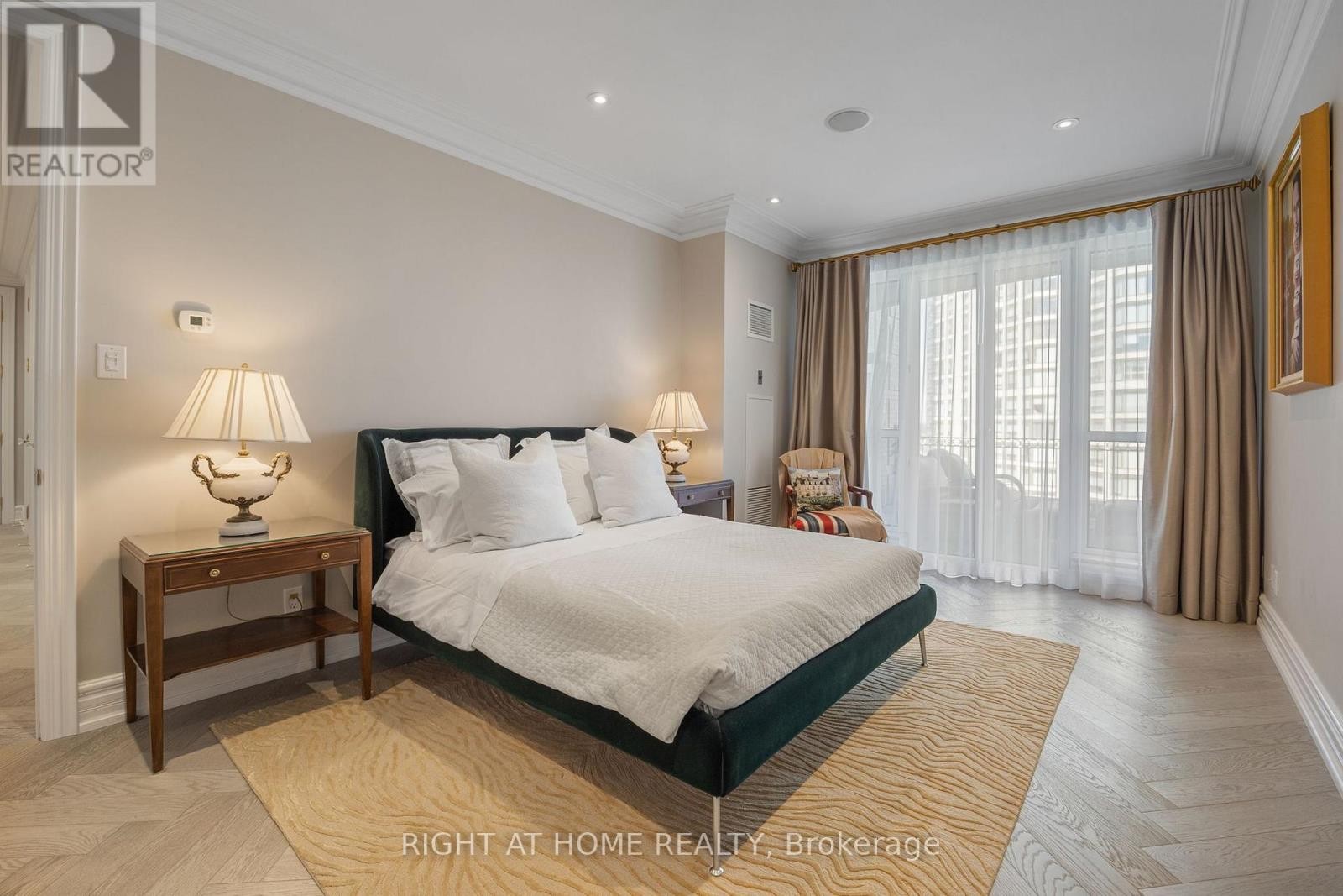 












PH1501 - 2287 LAKE SHORE BOULEVARD W

,
Toronto (Mimico),




Ontario
M8V3Y1

