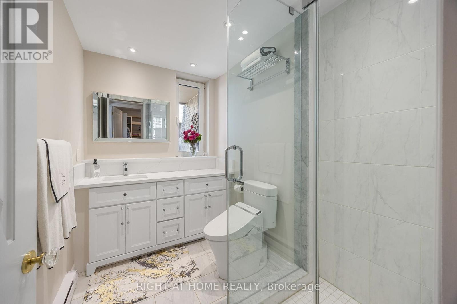 












PH1501 - 2287 LAKE SHORE BOULEVARD W

,
Toronto (Mimico),




Ontario
M8V3Y1

