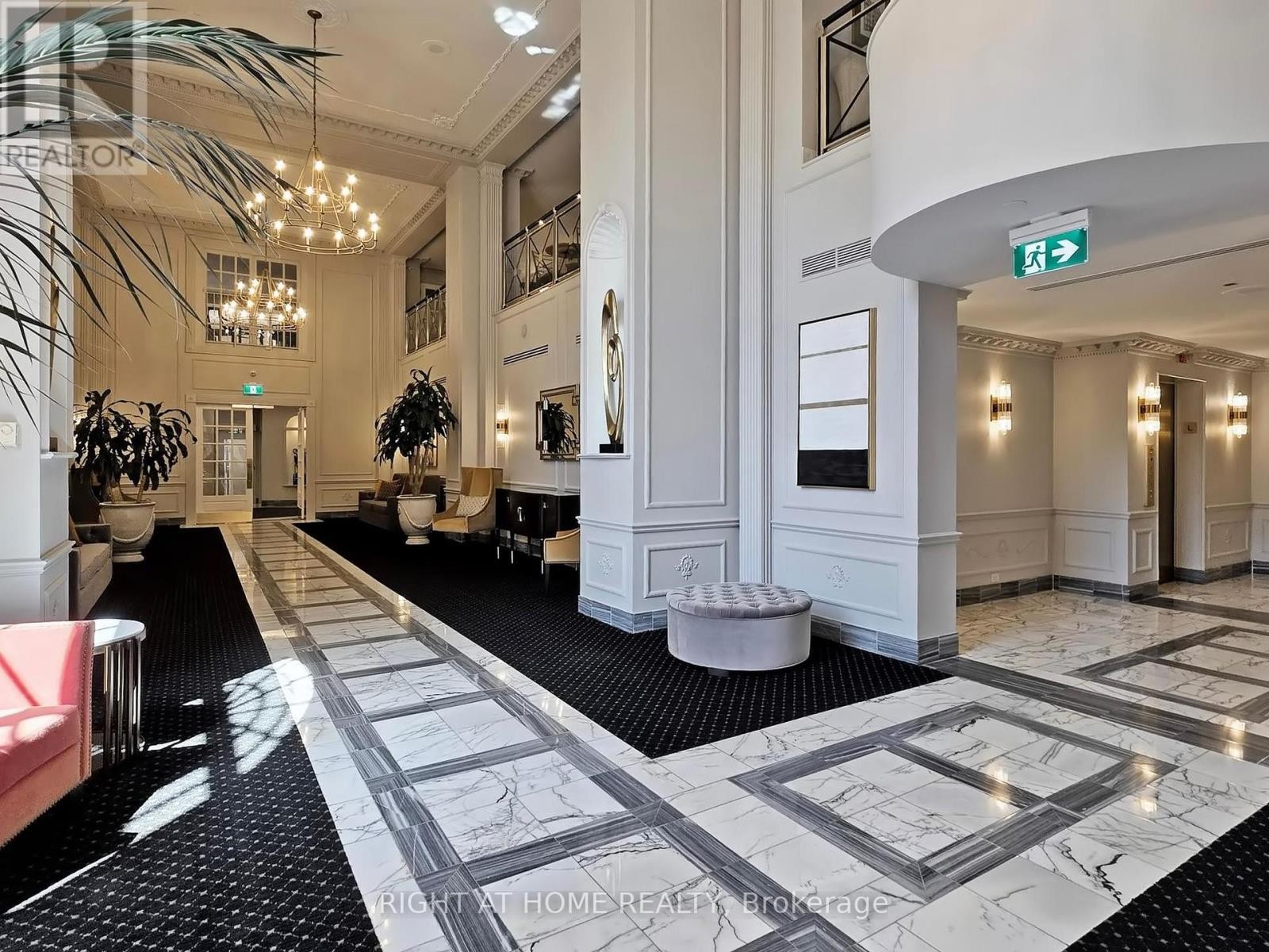 












PH1501 - 2287 LAKE SHORE BOULEVARD W

,
Toronto (Mimico),




Ontario
M8V3Y1

