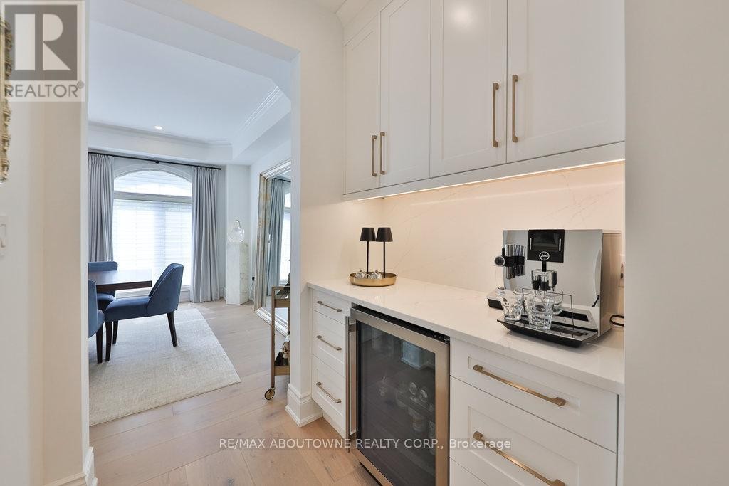 












30 - 2400 NEYAGAWA BOULEVARD

,
Oakville (RO River Oaks),




Ontario
L6H7P5

