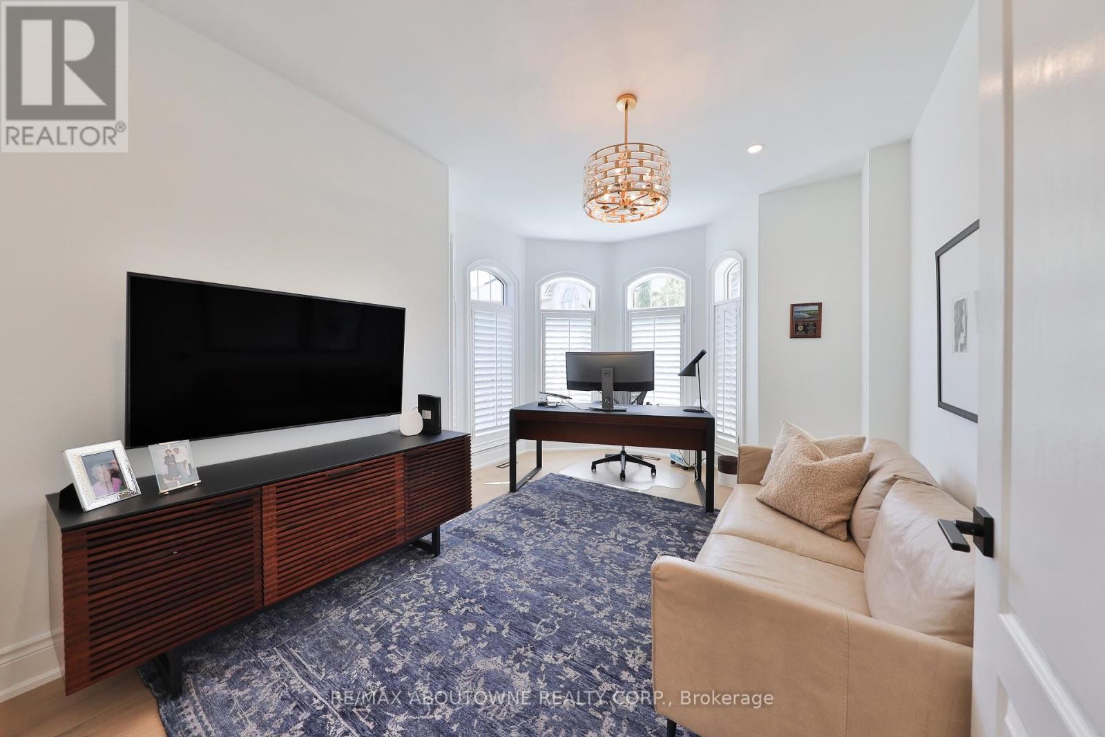 












30 - 2400 NEYAGAWA BOULEVARD

,
Oakville (RO River Oaks),




Ontario
L6H7P5

