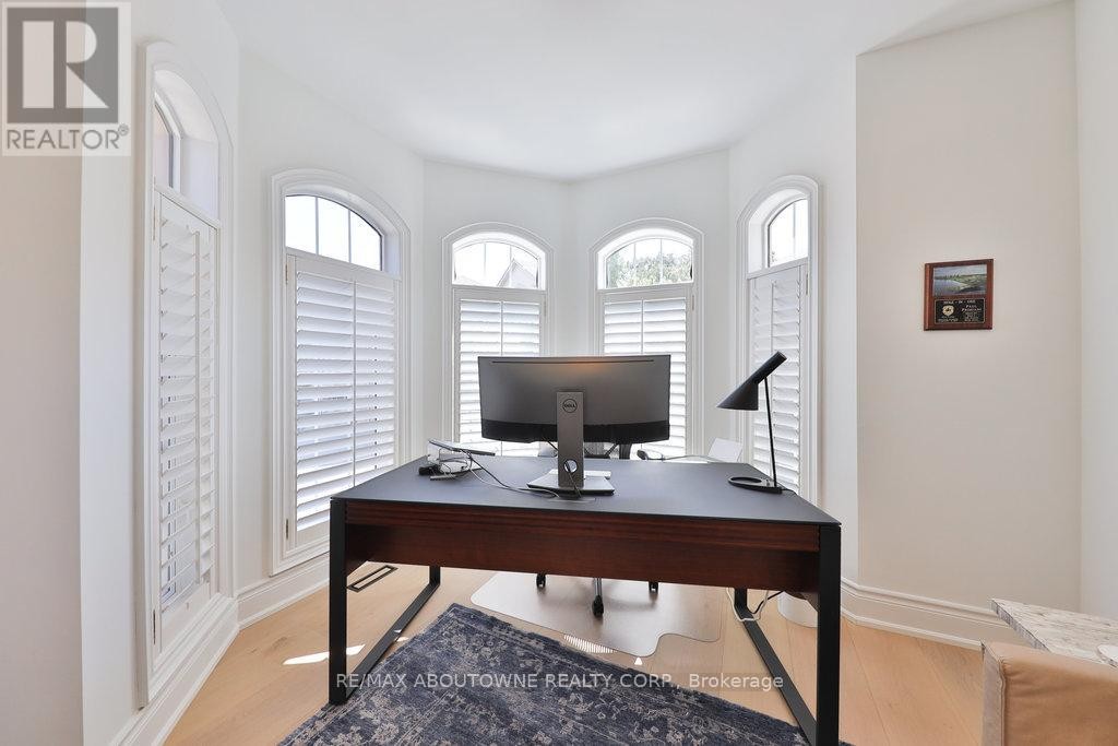












30 - 2400 NEYAGAWA BOULEVARD

,
Oakville (RO River Oaks),




Ontario
L6H7P5

