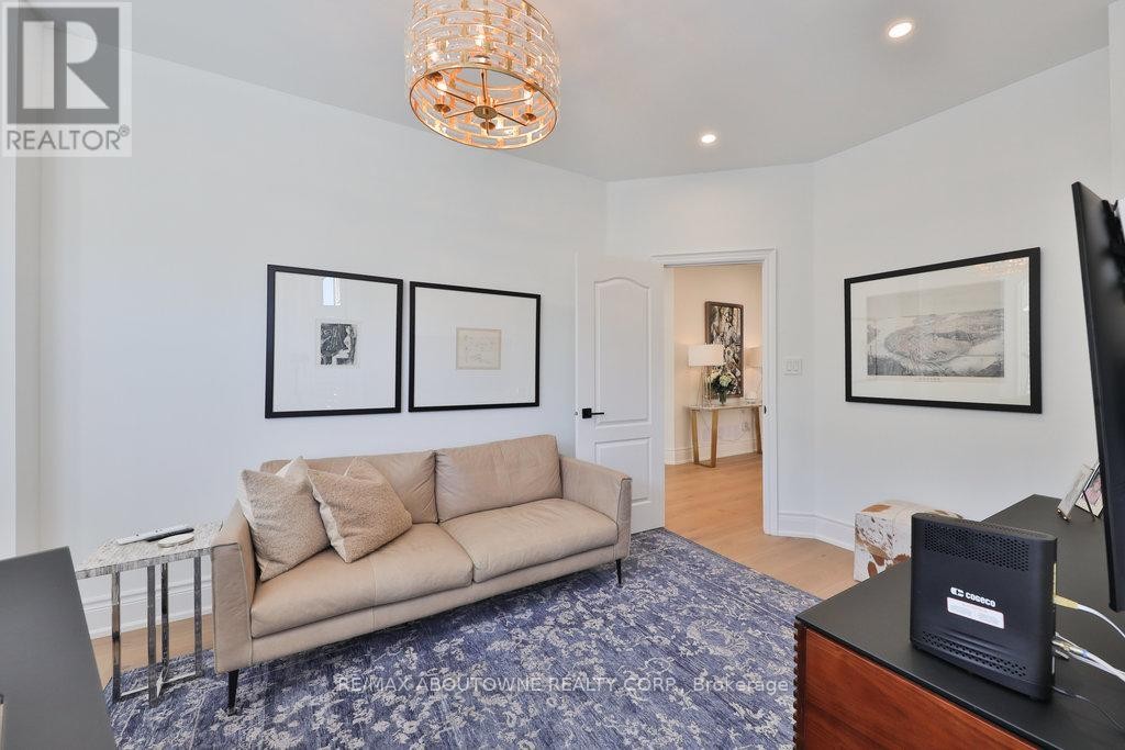 












30 - 2400 NEYAGAWA BOULEVARD

,
Oakville (RO River Oaks),




Ontario
L6H7P5

