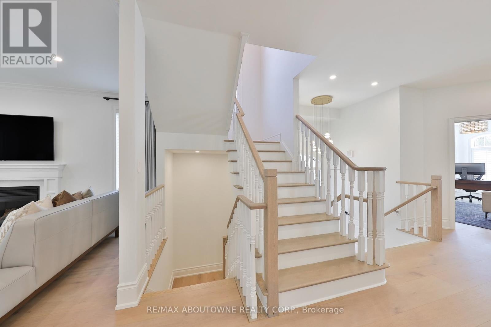 












30 - 2400 NEYAGAWA BOULEVARD

,
Oakville (RO River Oaks),




Ontario
L6H7P5

