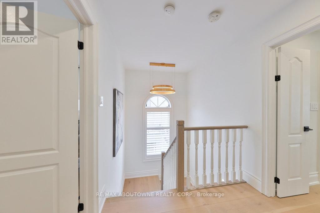 












30 - 2400 NEYAGAWA BOULEVARD

,
Oakville (RO River Oaks),




Ontario
L6H7P5

