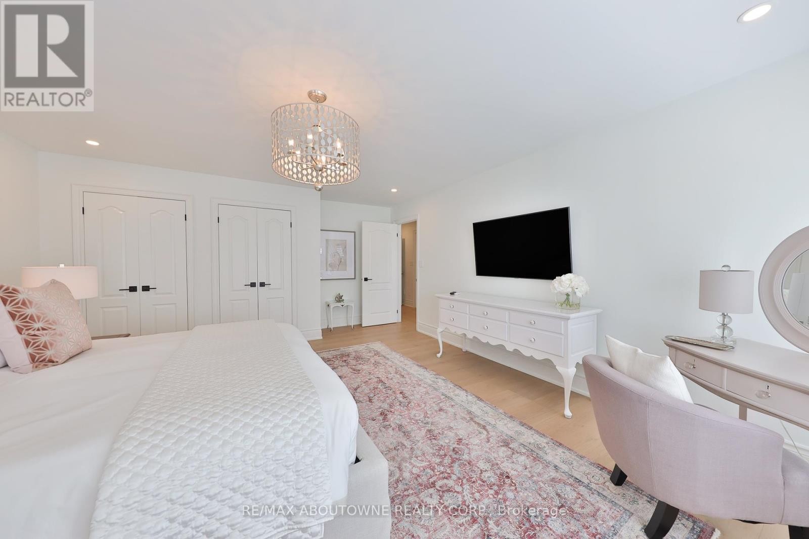 












30 - 2400 NEYAGAWA BOULEVARD

,
Oakville (RO River Oaks),




Ontario
L6H7P5

