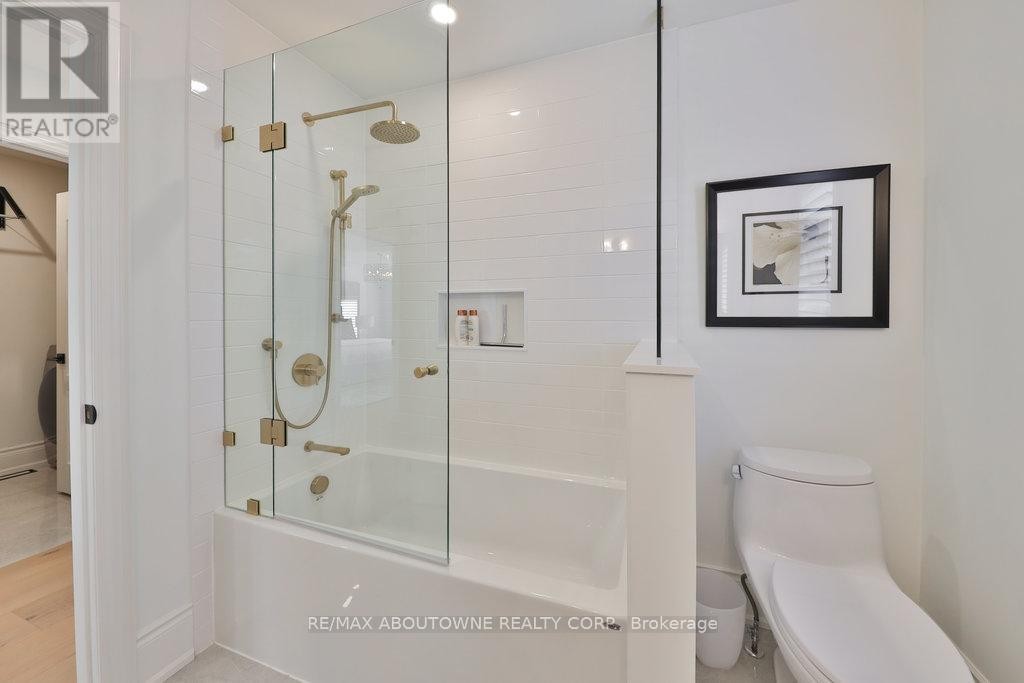 












30 - 2400 NEYAGAWA BOULEVARD

,
Oakville (RO River Oaks),




Ontario
L6H7P5


