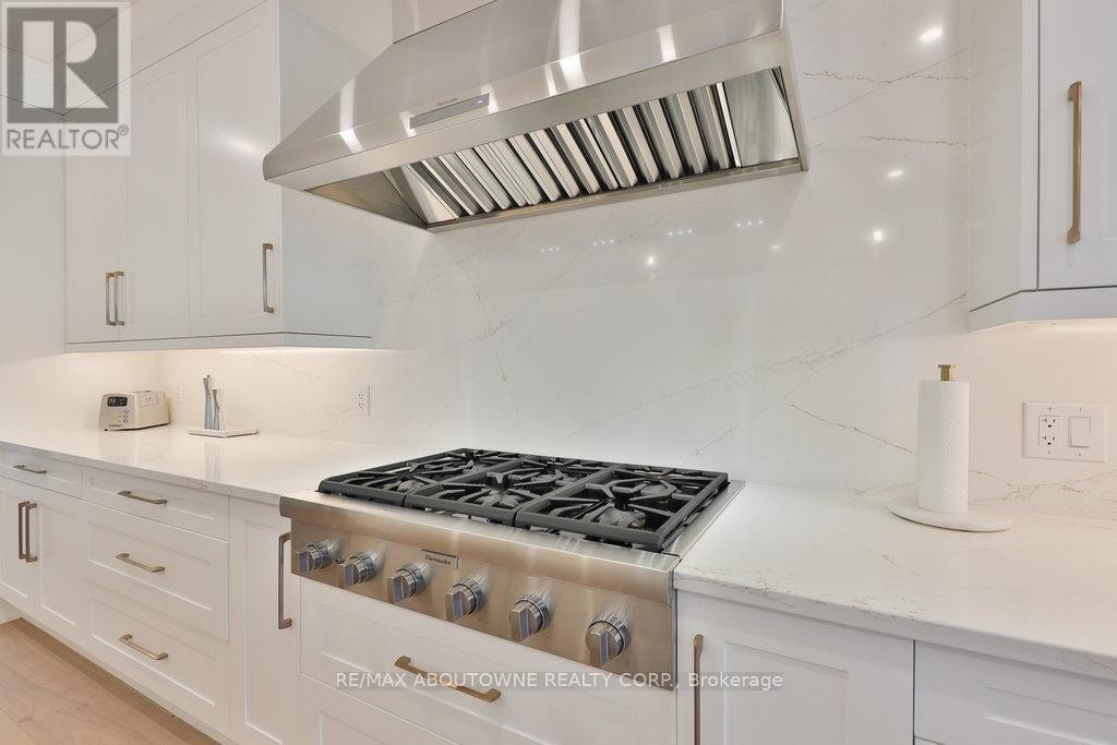 












30 - 2400 NEYAGAWA BOULEVARD

,
Oakville (RO River Oaks),




Ontario
L6H7P5

