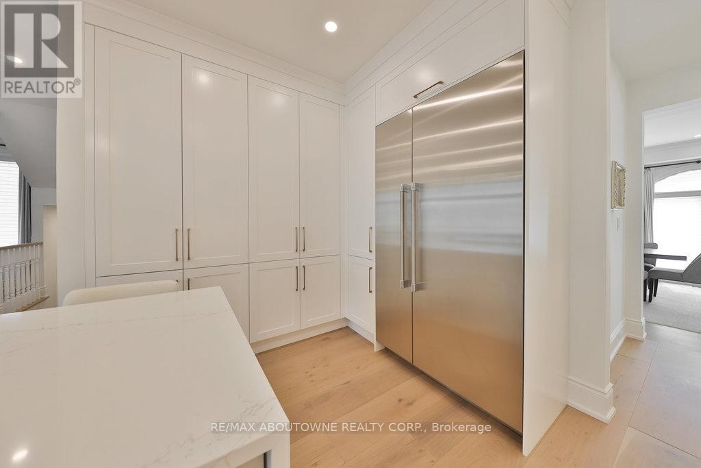 












30 - 2400 NEYAGAWA BOULEVARD

,
Oakville (RO River Oaks),




Ontario
L6H7P5

