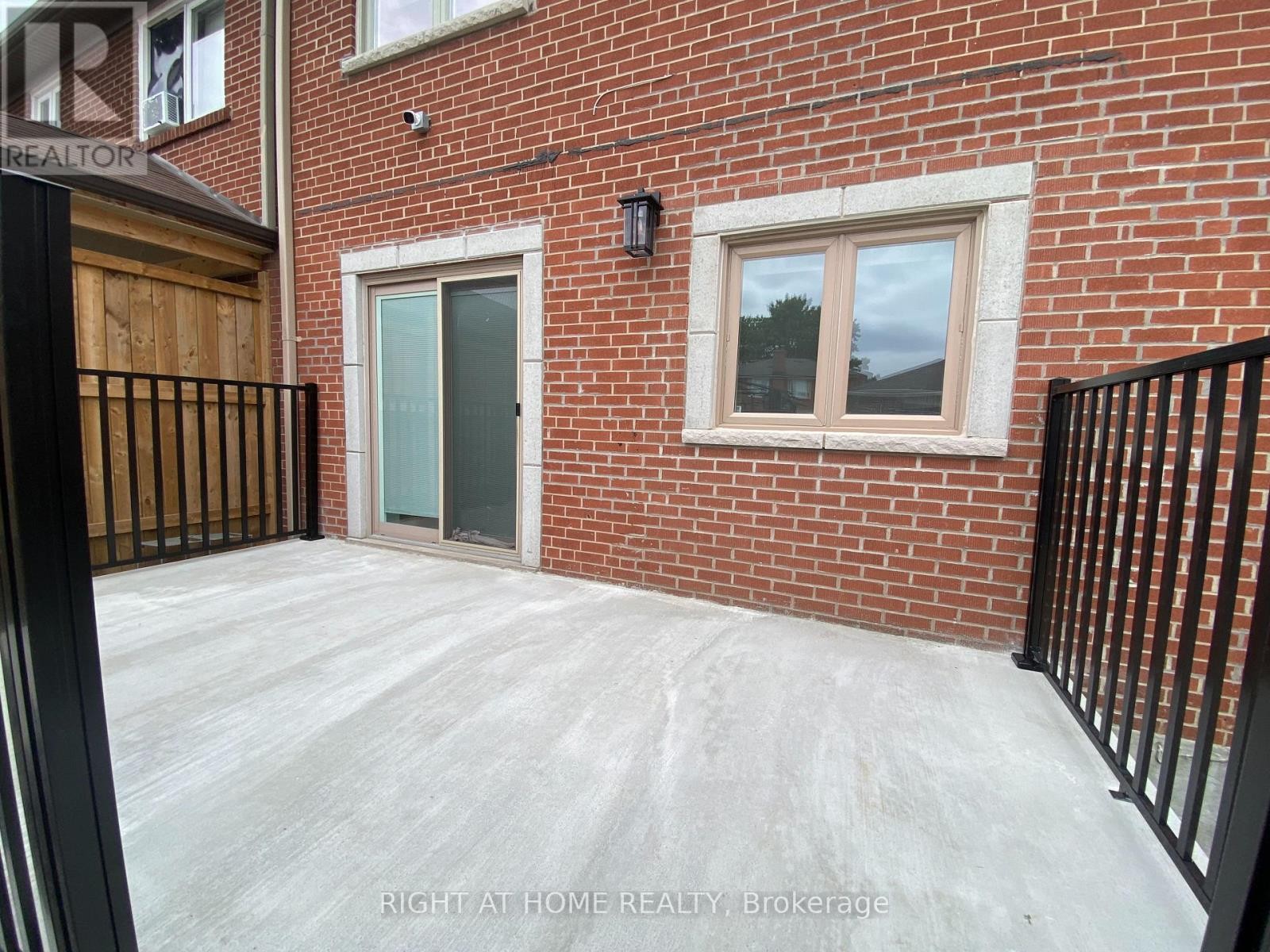 












MAIN - 9 SNOWOOD COURT

,
Toronto (Glenfield-Jane Heights),




Ontario
M3N1E7

