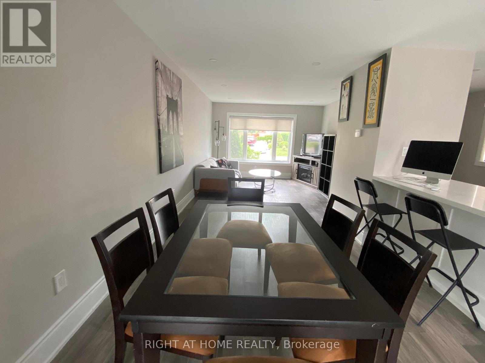












MAIN - 9 SNOWOOD COURT

,
Toronto (Glenfield-Jane Heights),




Ontario
M3N1E7

