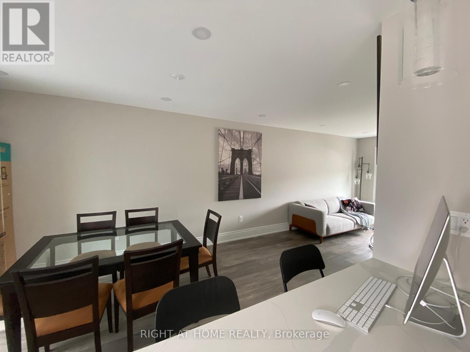 












MAIN - 9 SNOWOOD COURT

,
Toronto (Glenfield-Jane Heights),




Ontario
M3N1E7

