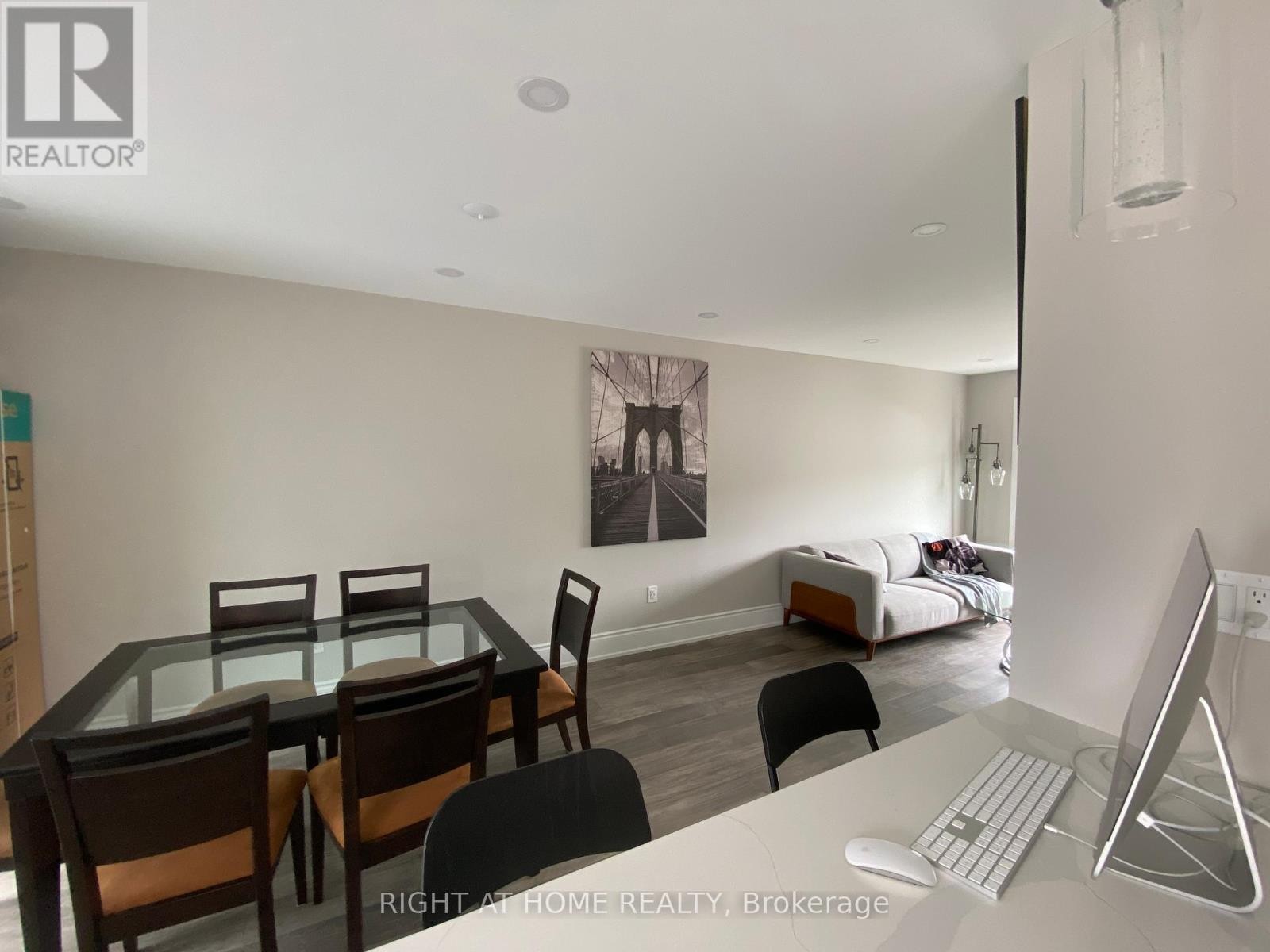 












MAIN - 9 SNOWOOD COURT

,
Toronto (Glenfield-Jane Heights),




Ontario
M3N1E7


