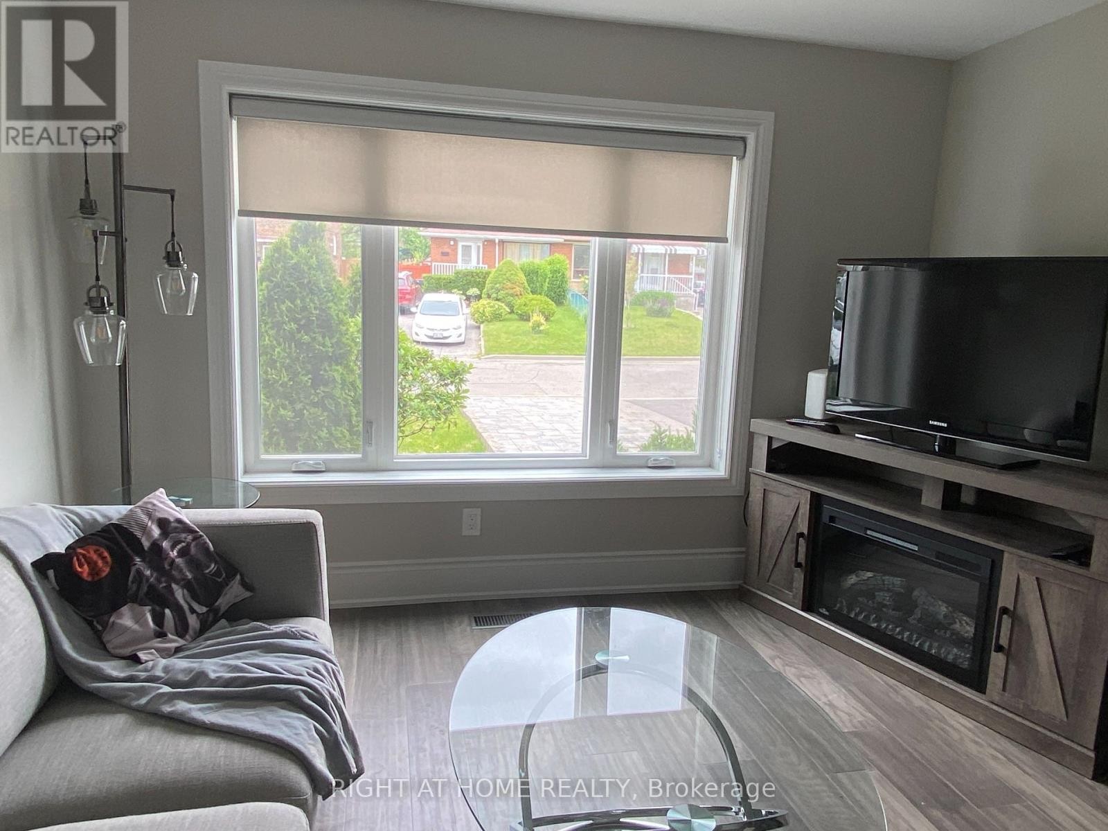 












MAIN - 9 SNOWOOD COURT

,
Toronto (Glenfield-Jane Heights),




Ontario
M3N1E7

