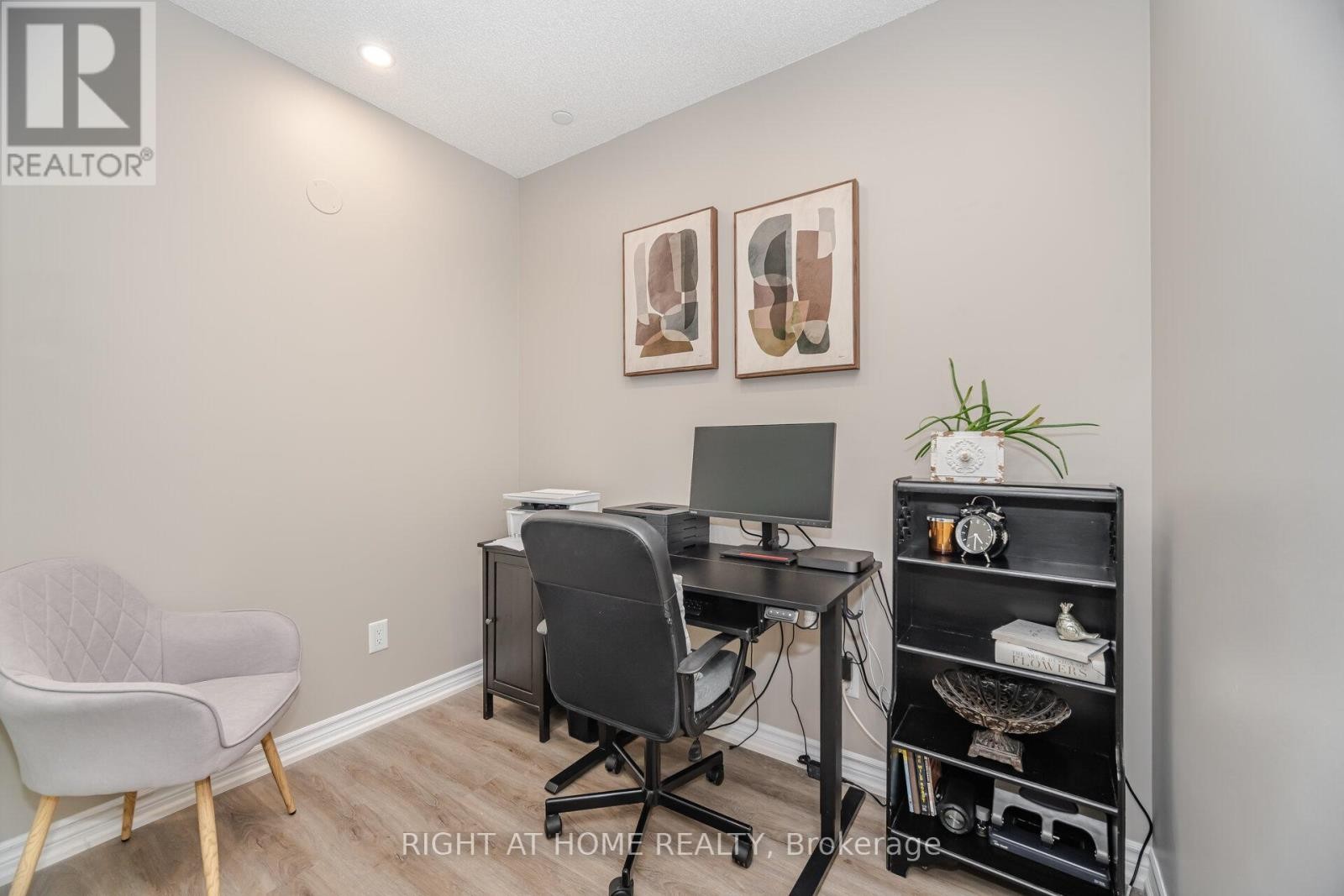 












101 - 716 MAIN STREET E

,
Milton (TM Timberlea),




Ontario
L9T3P6

