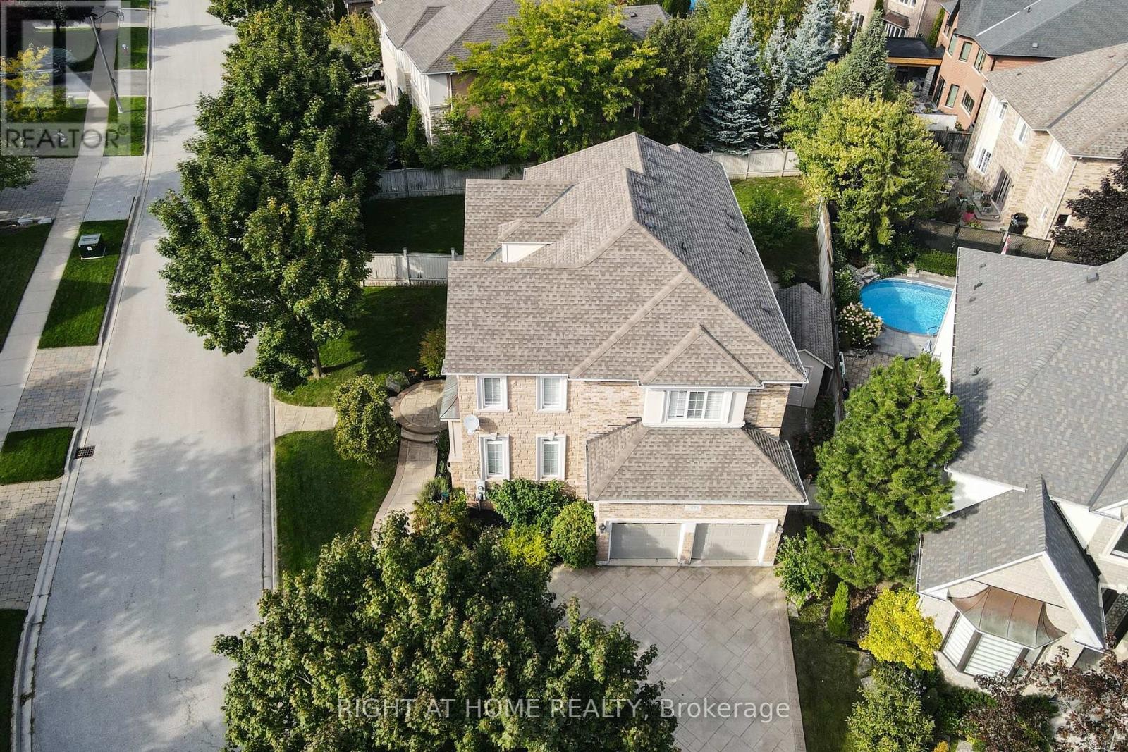 












2435 VALLEY FOREST WAY

,
Oakville (RO River Oaks),




Ontario
L6H6W9

