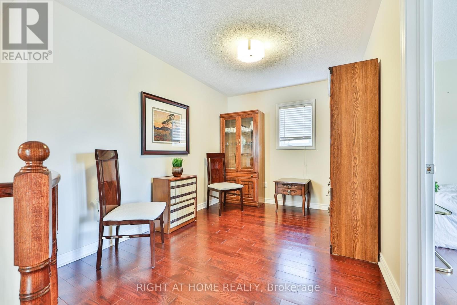 












2435 VALLEY FOREST WAY

,
Oakville (RO River Oaks),




Ontario
L6H6W9

