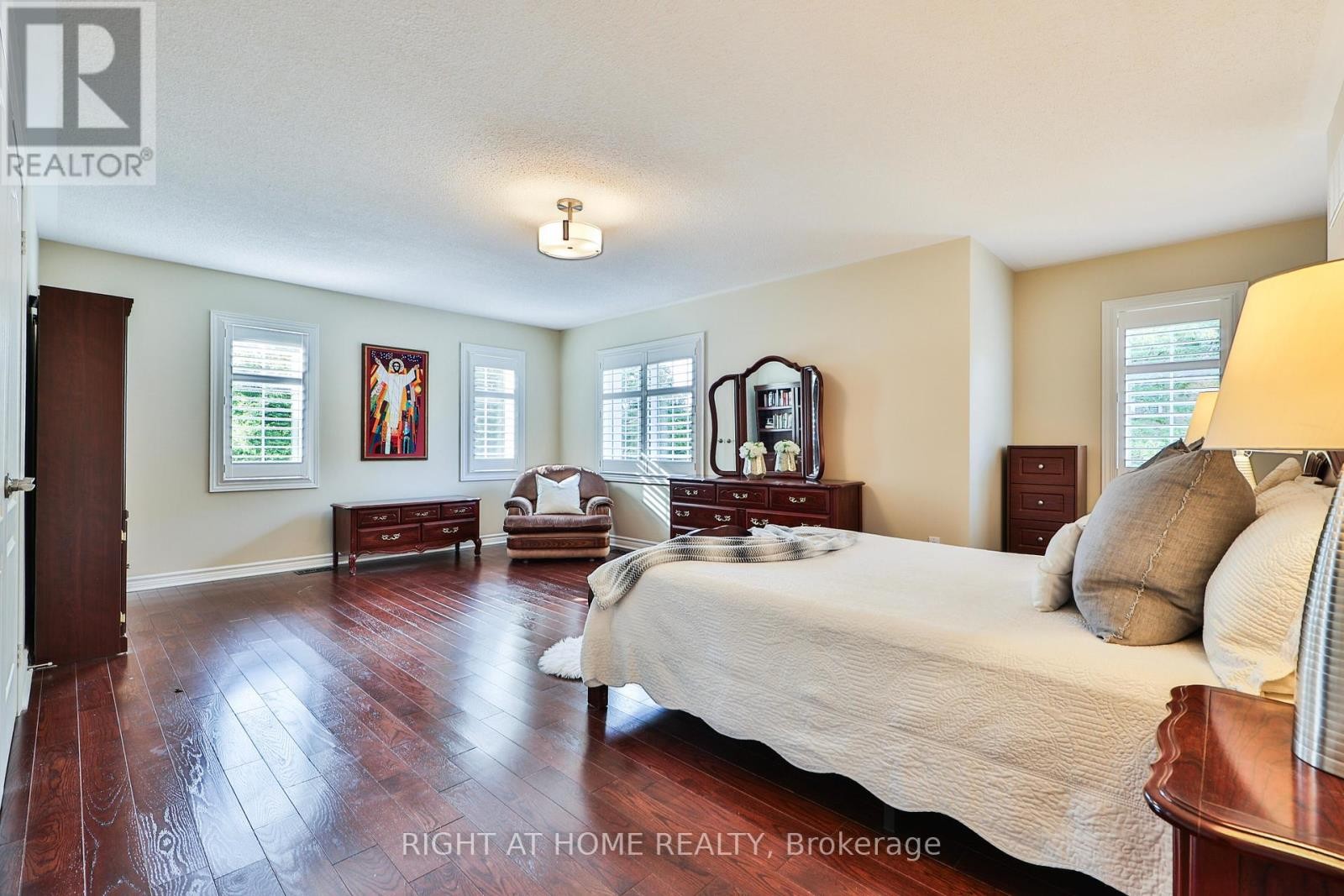 












2435 VALLEY FOREST WAY

,
Oakville (RO River Oaks),




Ontario
L6H6W9

