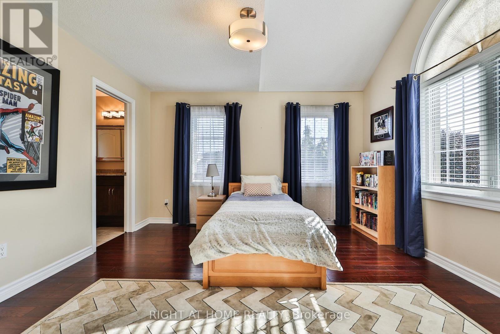 












2435 VALLEY FOREST WAY

,
Oakville (RO River Oaks),




Ontario
L6H6W9


