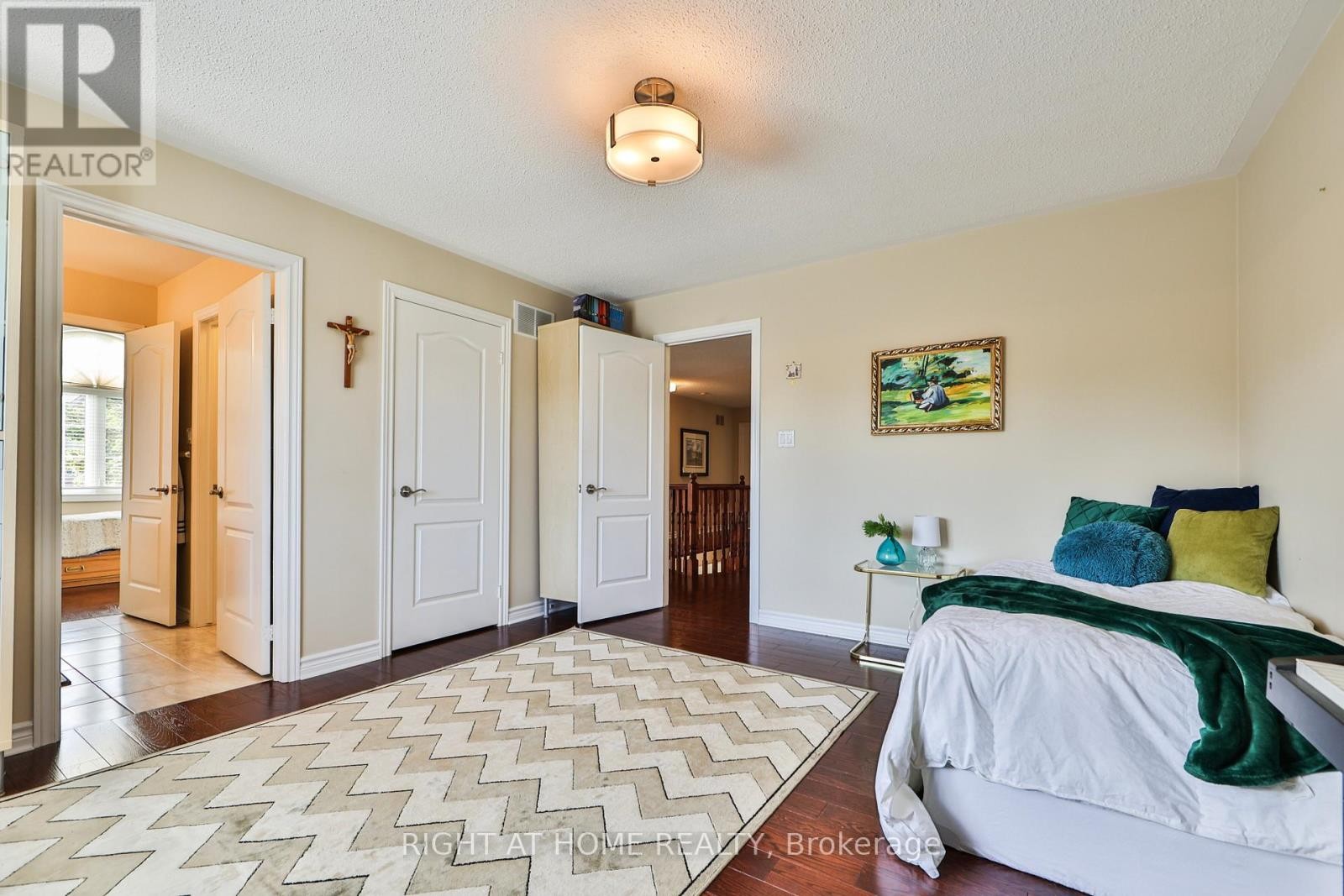 












2435 VALLEY FOREST WAY

,
Oakville (RO River Oaks),




Ontario
L6H6W9

