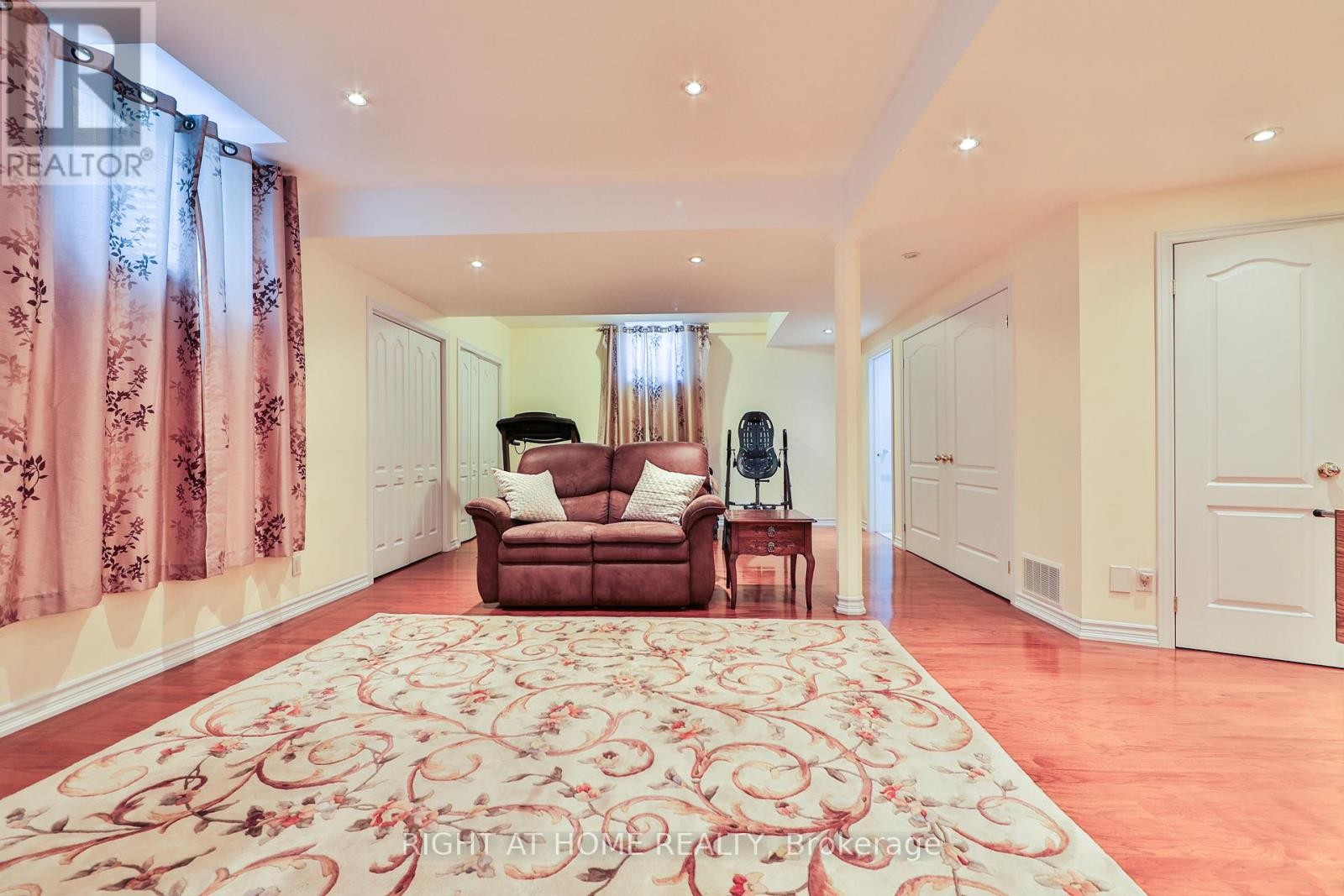 












2435 VALLEY FOREST WAY

,
Oakville (RO River Oaks),




Ontario
L6H6W9

