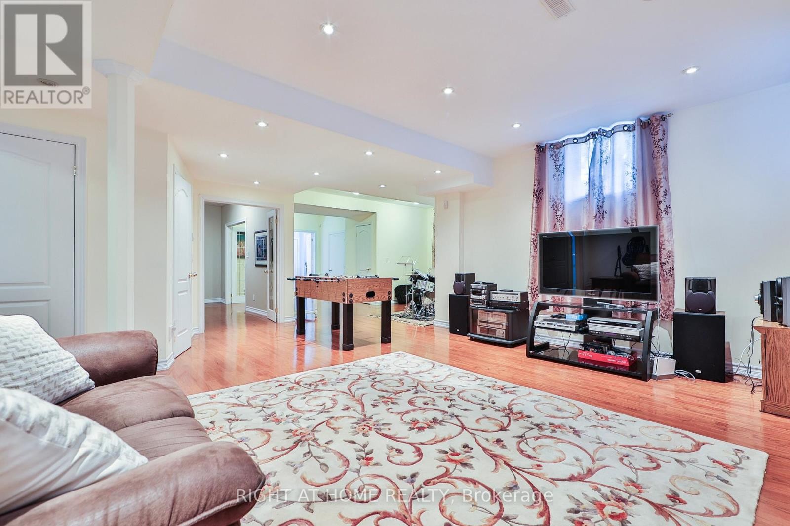 












2435 VALLEY FOREST WAY

,
Oakville (RO River Oaks),




Ontario
L6H6W9

