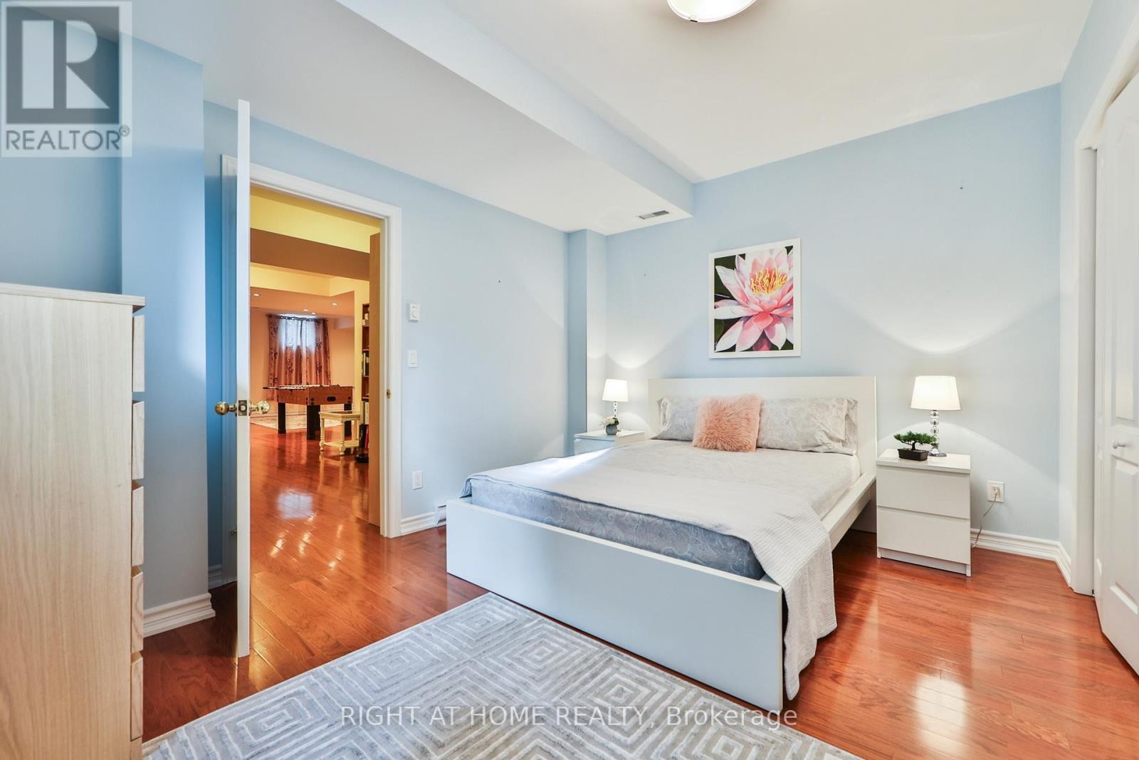 












2435 VALLEY FOREST WAY

,
Oakville (RO River Oaks),




Ontario
L6H6W9


