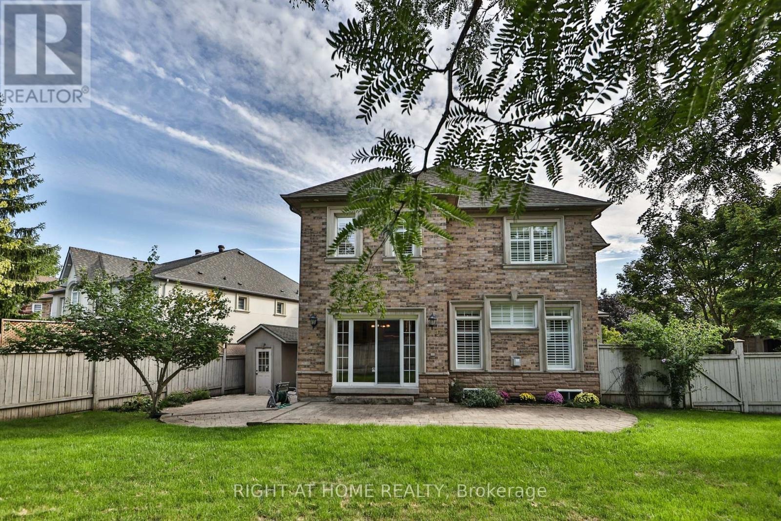 












2435 VALLEY FOREST WAY

,
Oakville (RO River Oaks),




Ontario
L6H6W9


