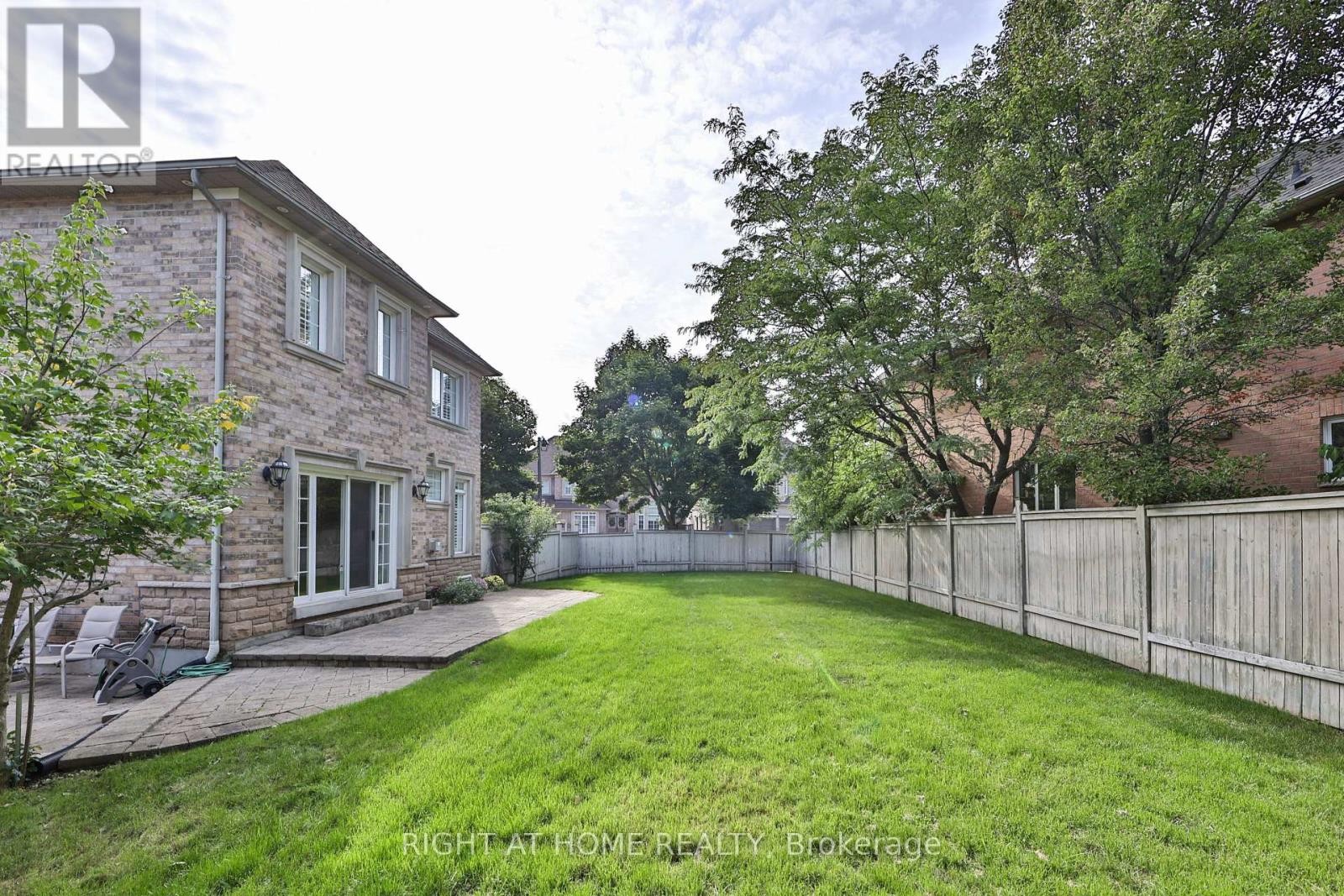 












2435 VALLEY FOREST WAY

,
Oakville (RO River Oaks),




Ontario
L6H6W9

