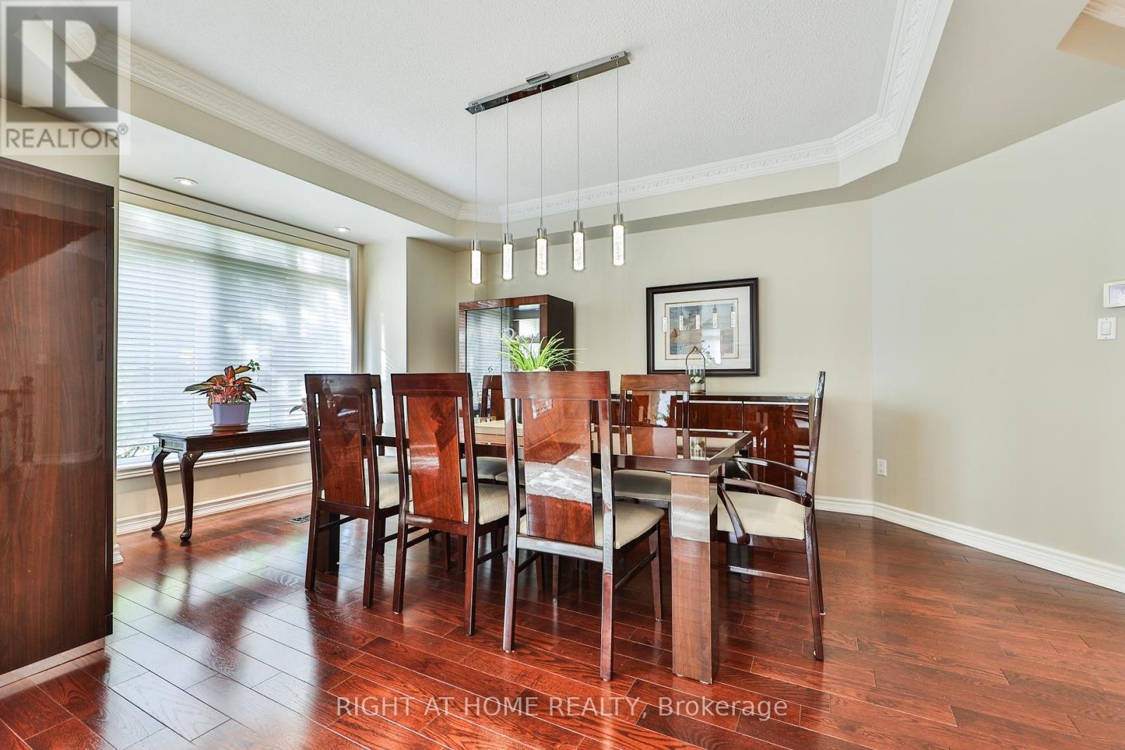 












2435 VALLEY FOREST WAY

,
Oakville (RO River Oaks),




Ontario
L6H6W9

