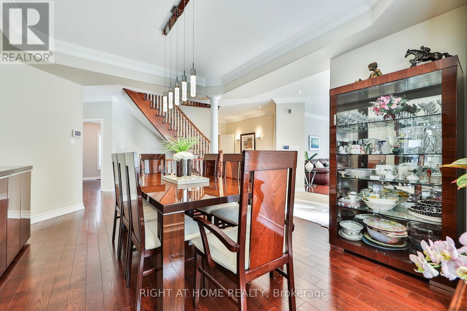 












2435 VALLEY FOREST WAY

,
Oakville (RO River Oaks),




Ontario
L6H6W9

