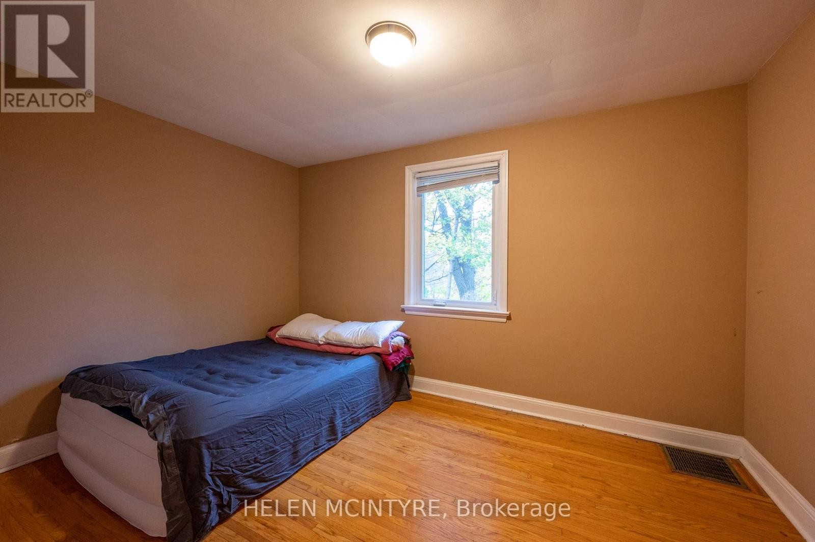












34 DUNNING CRESCENT

,
Toronto (Alderwood),




Ontario
M8W4S8

