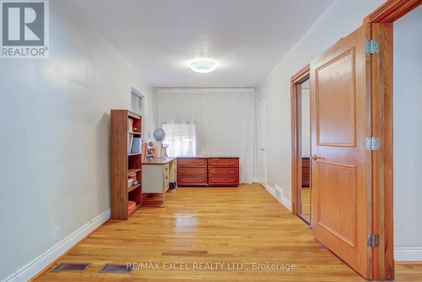 












45 STANMILLS ROAD

,
Toronto (Islington-City Centre West),




Ontario
M8Z1Y1

