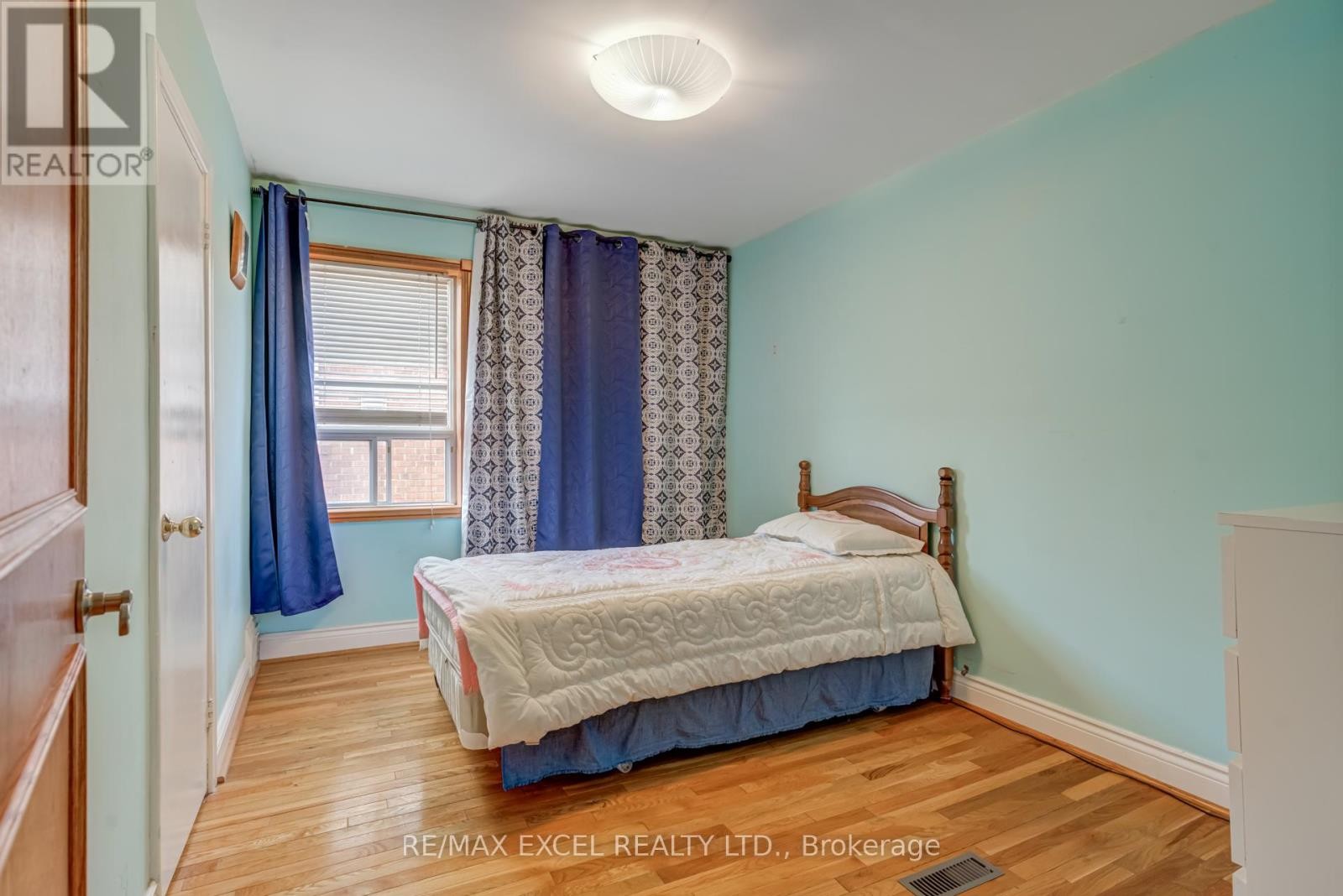 












45 STANMILLS ROAD

,
Toronto (Islington-City Centre West),




Ontario
M8Z1Y1

