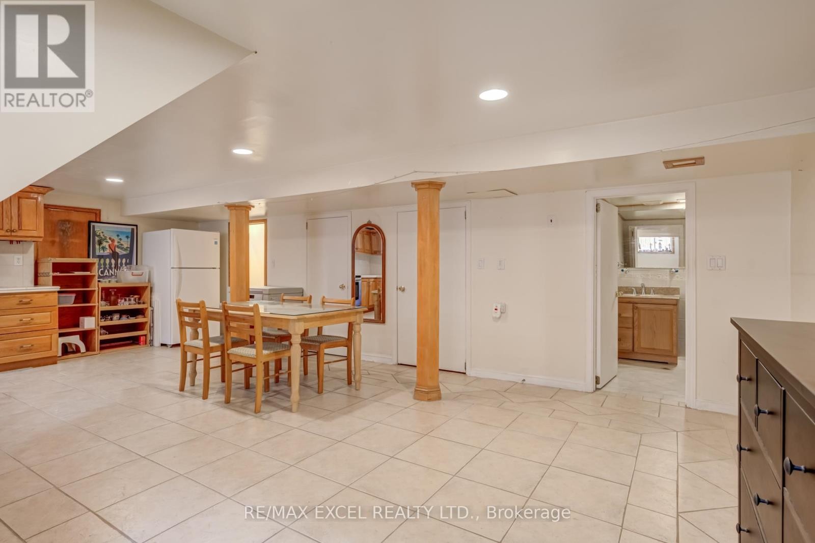 












45 STANMILLS ROAD

,
Toronto (Islington-City Centre West),




Ontario
M8Z1Y1

