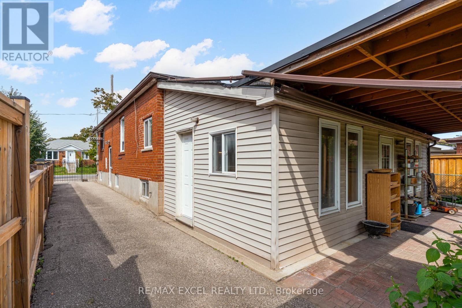 












45 STANMILLS ROAD

,
Toronto (Islington-City Centre West),




Ontario
M8Z1Y1

