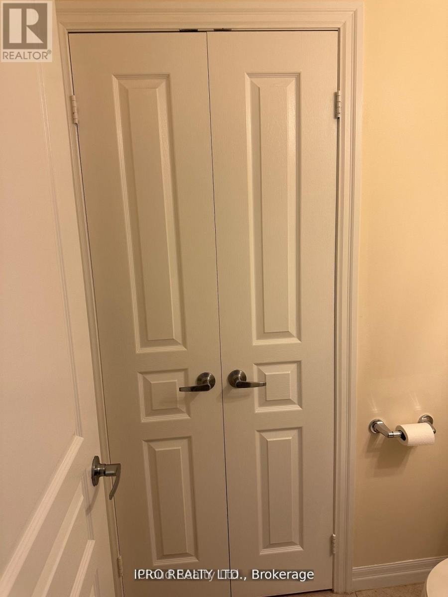 












2710 - 225 WEBB DRIVE

,
Mississauga (City Centre),




Ontario
L5B4P2

