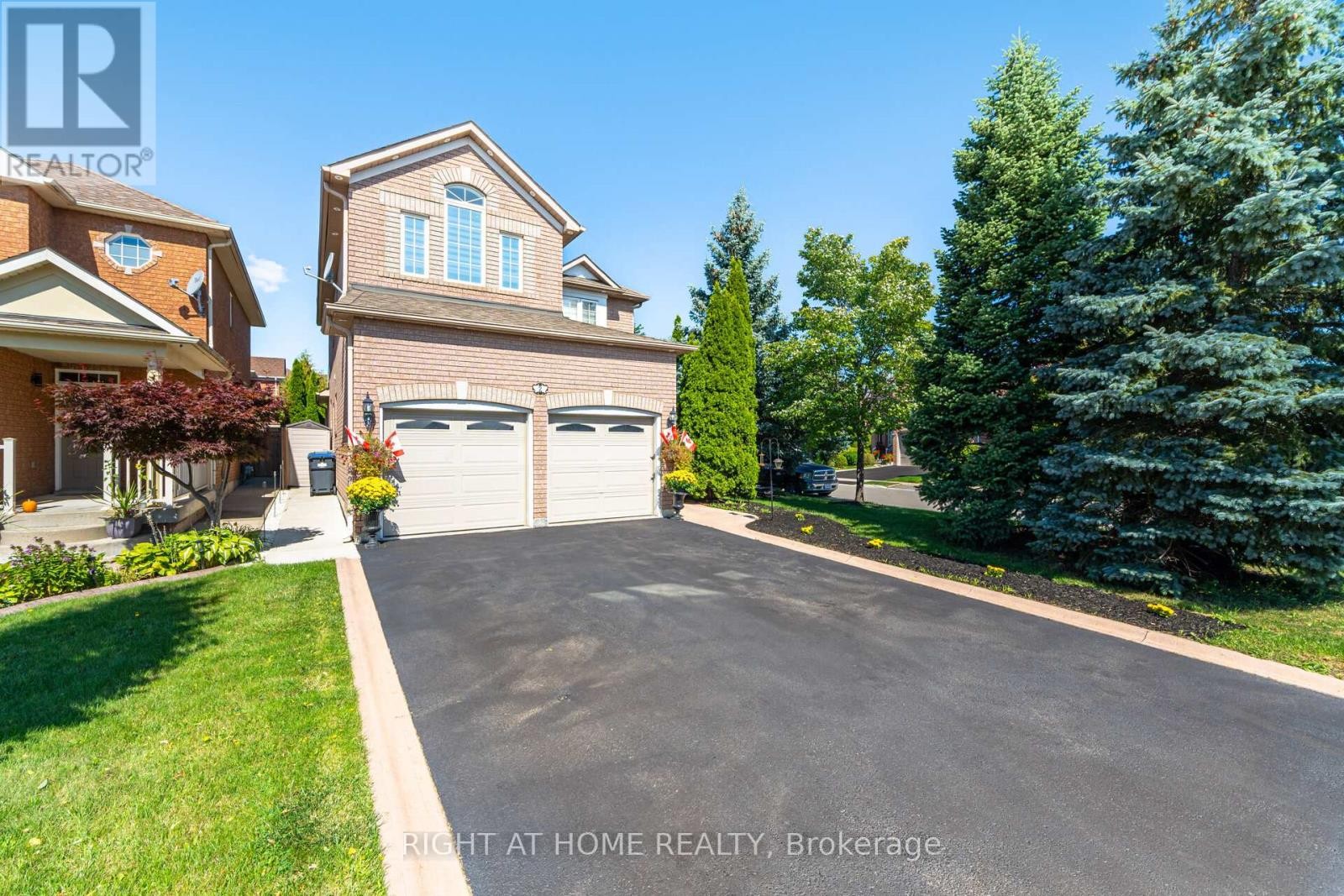 












2 MELROSE GARDENS

,
Brampton (Snelgrove),




Ontario
L7A1J7

