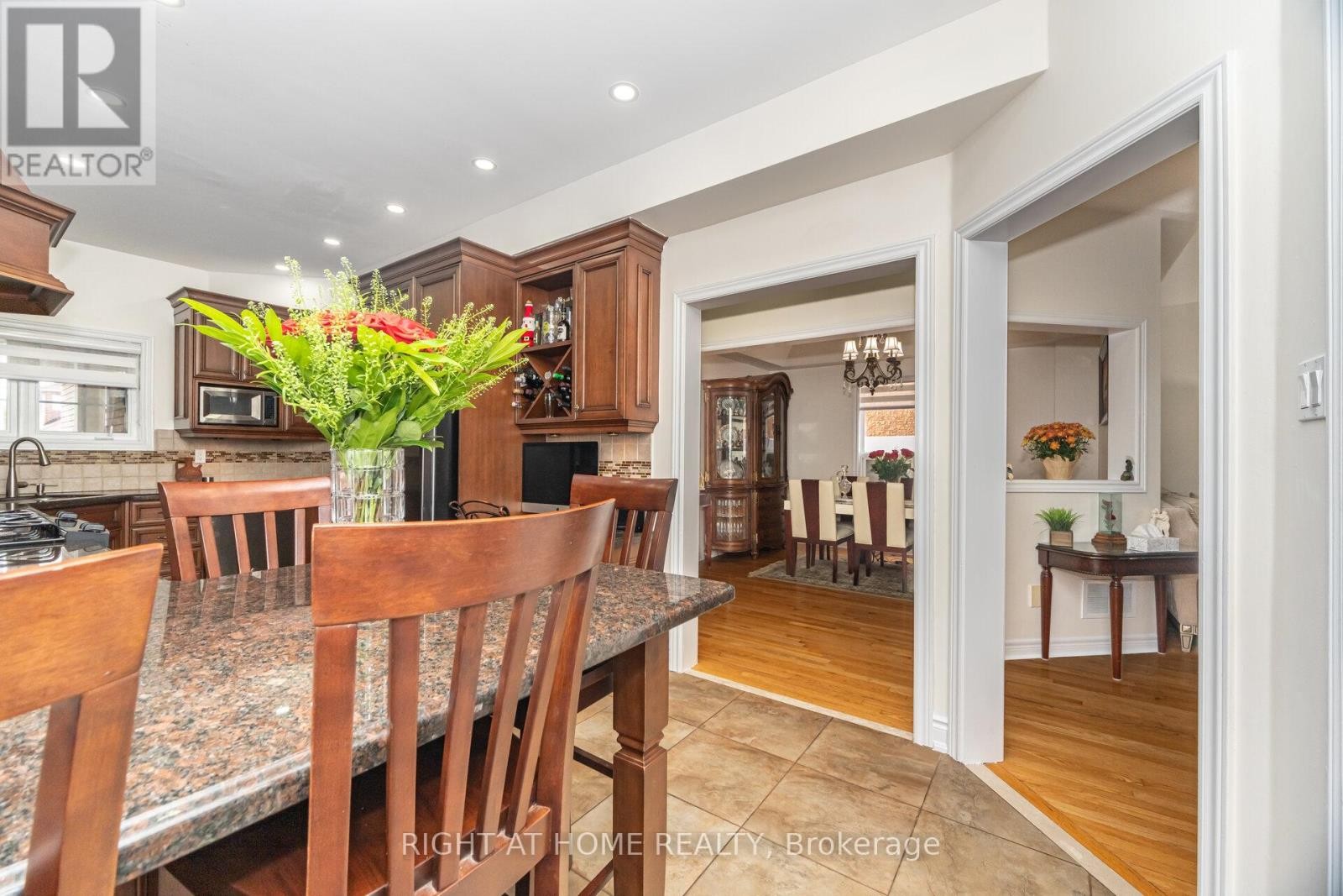 












2 MELROSE GARDENS

,
Brampton (Snelgrove),




Ontario
L7A1J7

