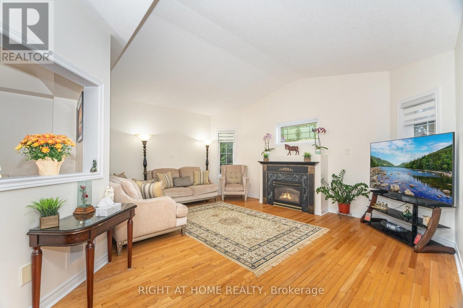 












2 MELROSE GARDENS

,
Brampton (Snelgrove),




Ontario
L7A1J7

