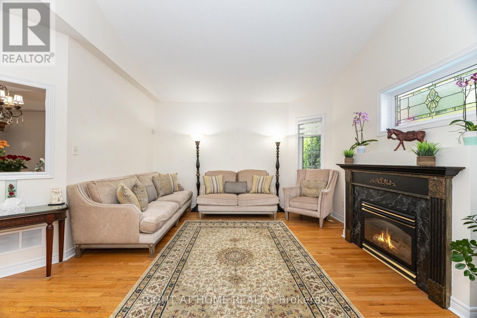 












2 MELROSE GARDENS

,
Brampton (Snelgrove),




Ontario
L7A1J7

