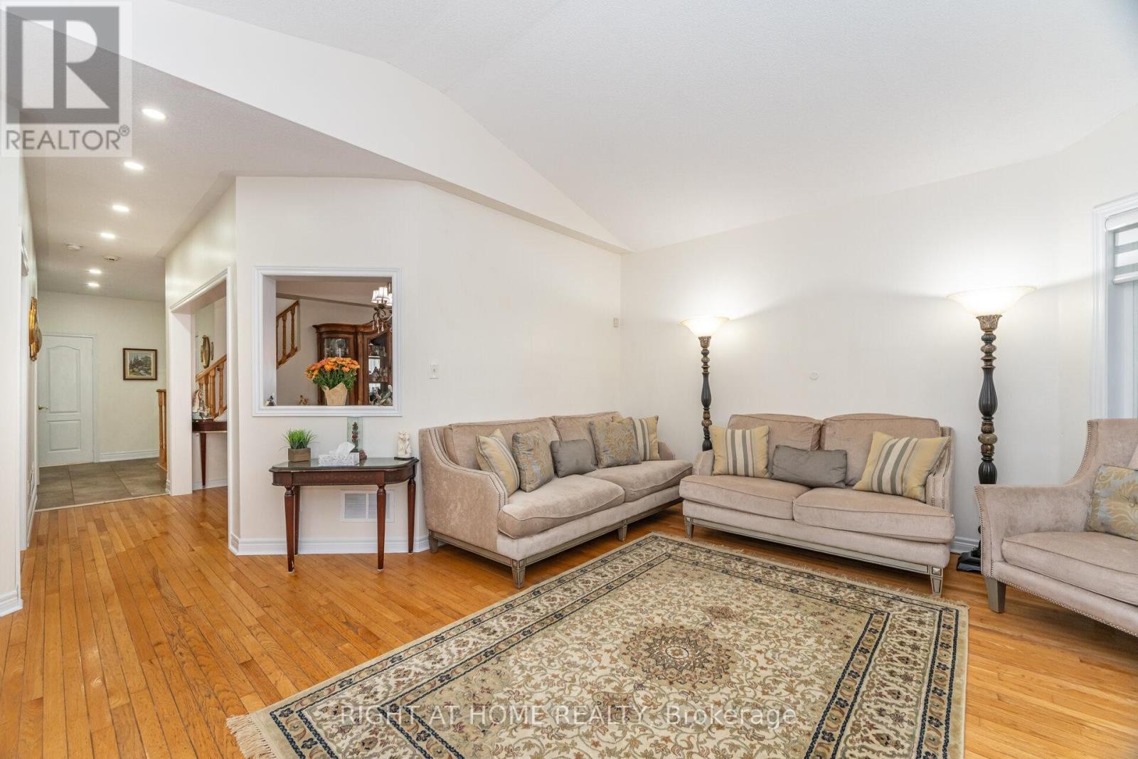 












2 MELROSE GARDENS

,
Brampton (Snelgrove),




Ontario
L7A1J7

