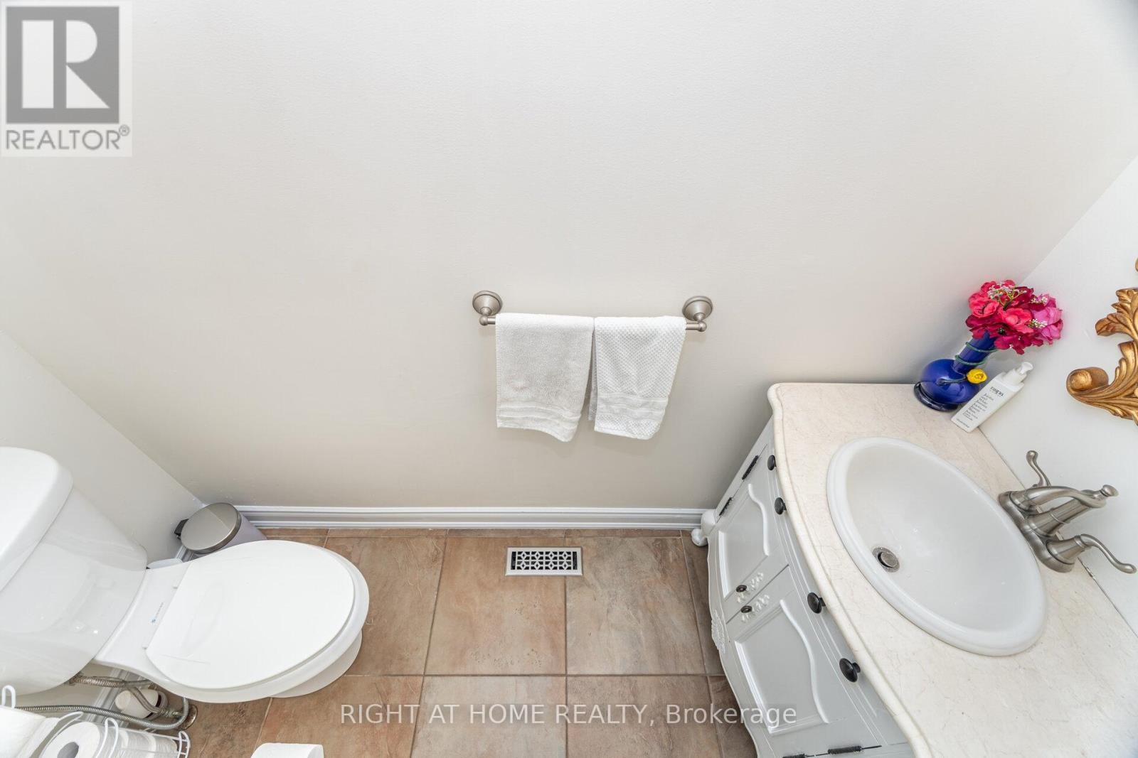 












2 MELROSE GARDENS

,
Brampton (Snelgrove),




Ontario
L7A1J7

