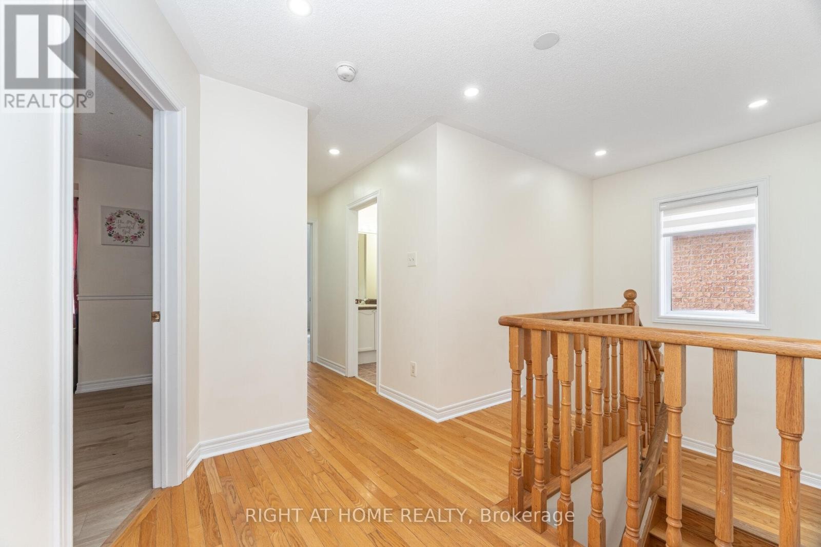 












2 MELROSE GARDENS

,
Brampton (Snelgrove),




Ontario
L7A1J7


