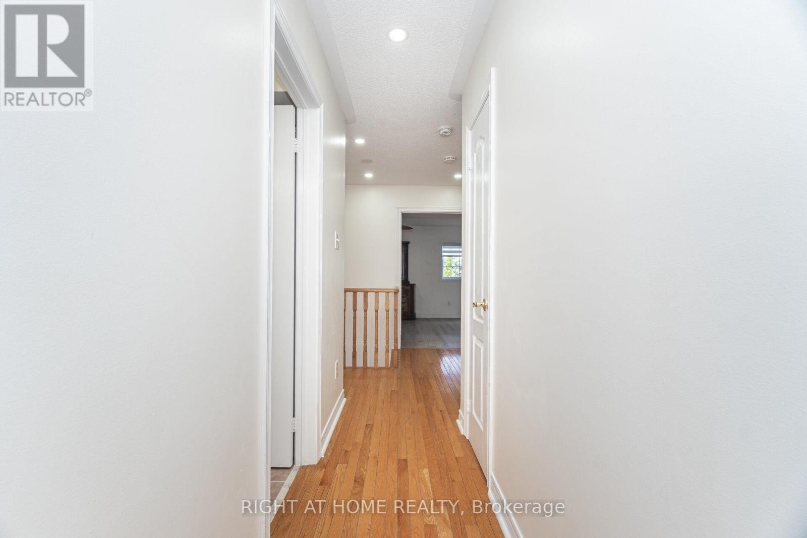 












2 MELROSE GARDENS

,
Brampton (Snelgrove),




Ontario
L7A1J7

