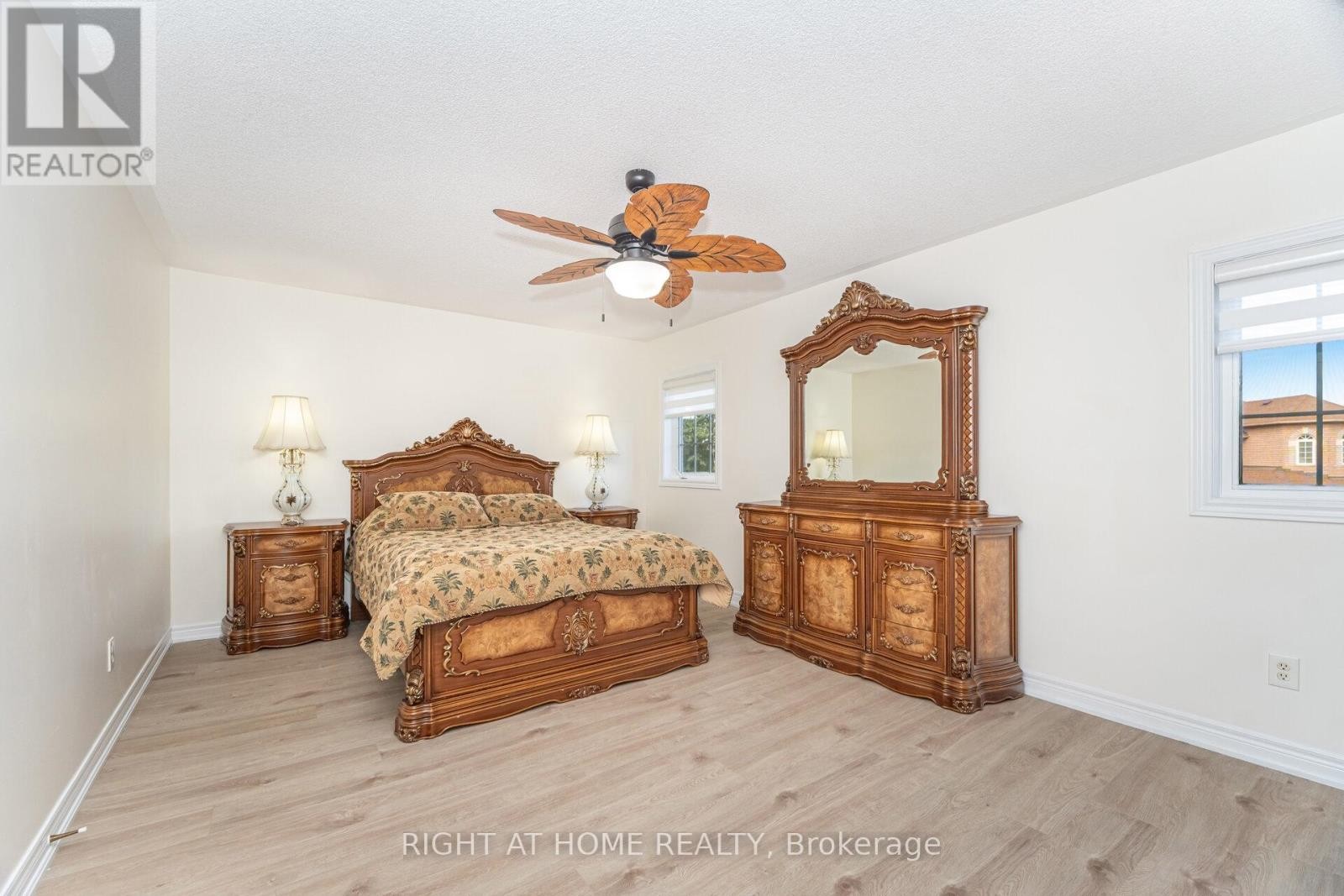 












2 MELROSE GARDENS

,
Brampton (Snelgrove),




Ontario
L7A1J7

