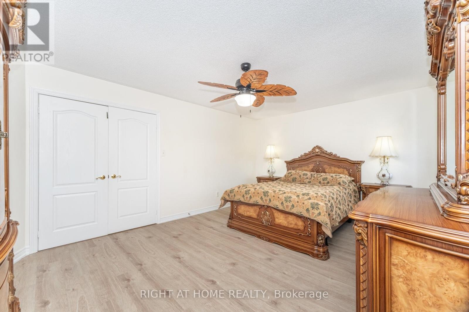 












2 MELROSE GARDENS

,
Brampton (Snelgrove),




Ontario
L7A1J7


